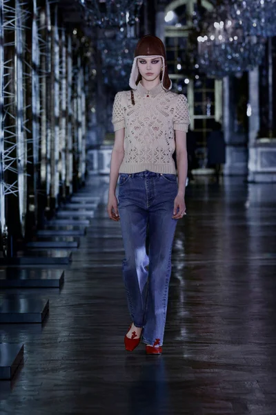 Look 19